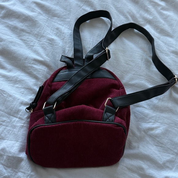 319. Gryffindor Small Backpack - Picture 3 of 3